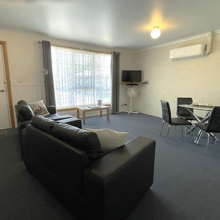 Castaway Holiday Apartments Strahan Buitenkant foto