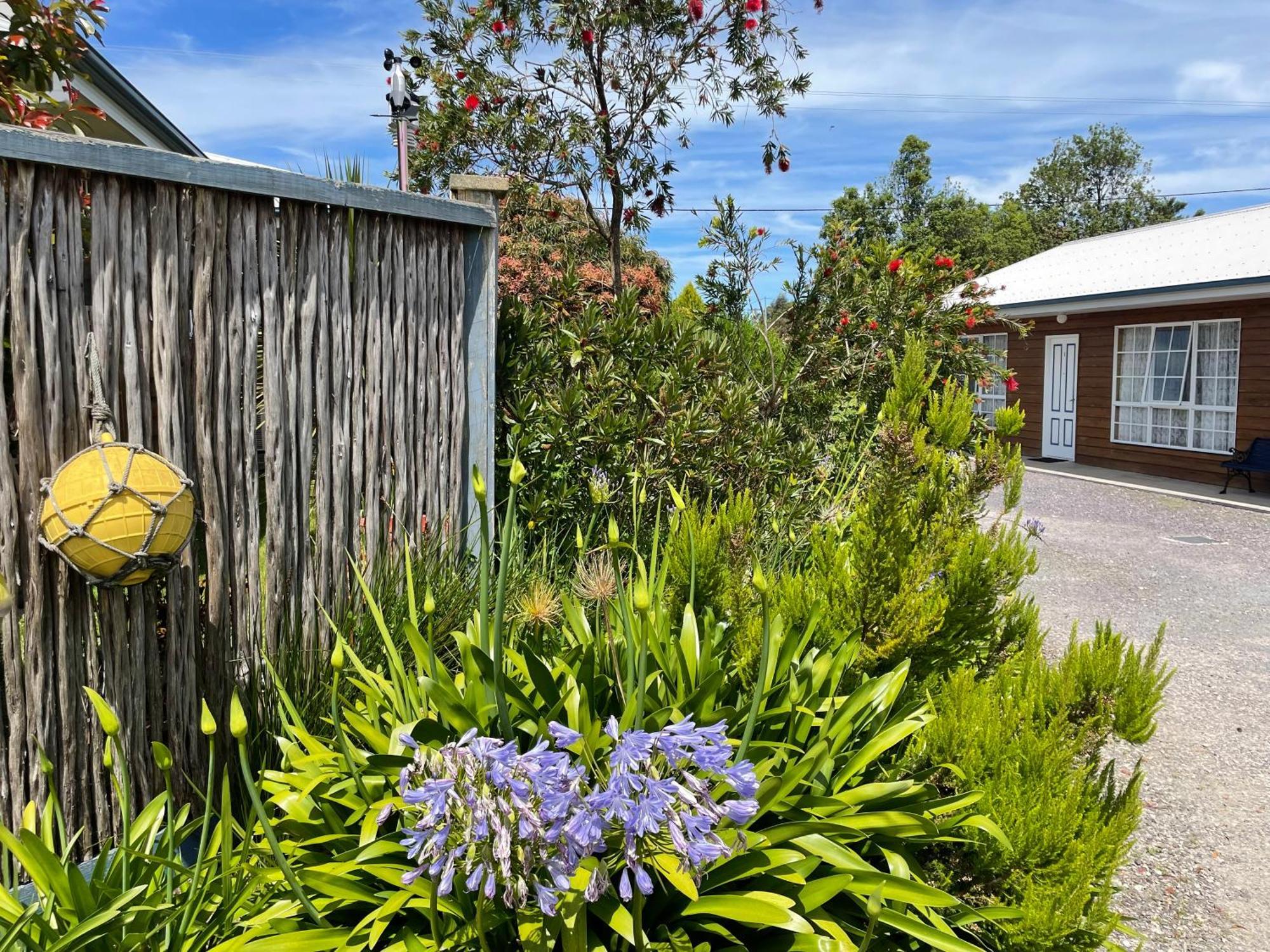 Castaway Holiday Apartments Strahan Buitenkant foto