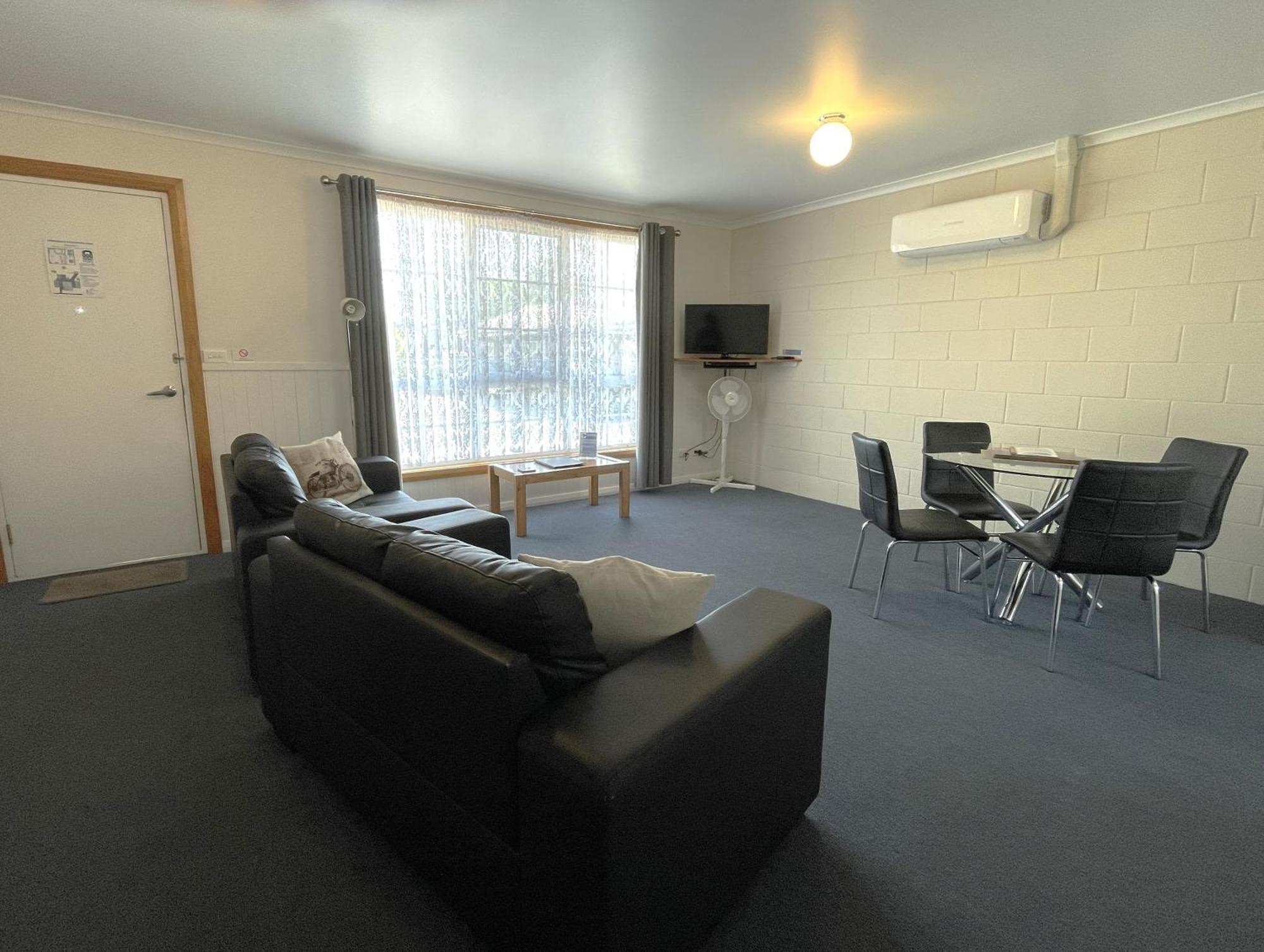 Castaway Holiday Apartments Strahan Buitenkant foto