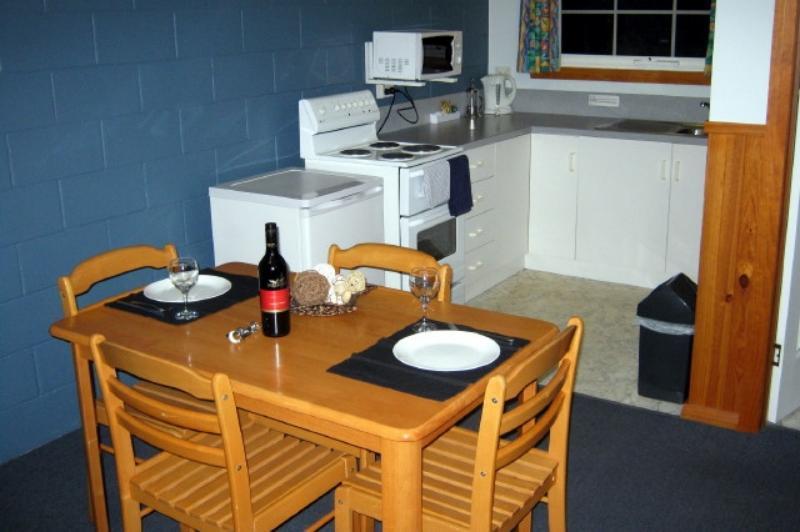 Castaway Holiday Apartments Strahan Buitenkant foto