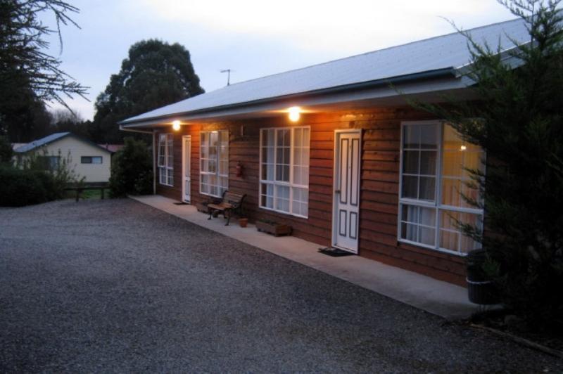 Castaway Holiday Apartments Strahan Buitenkant foto