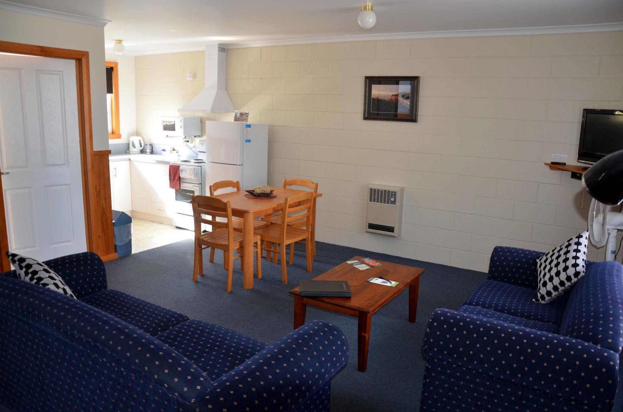 Castaway Holiday Apartments Strahan Buitenkant foto