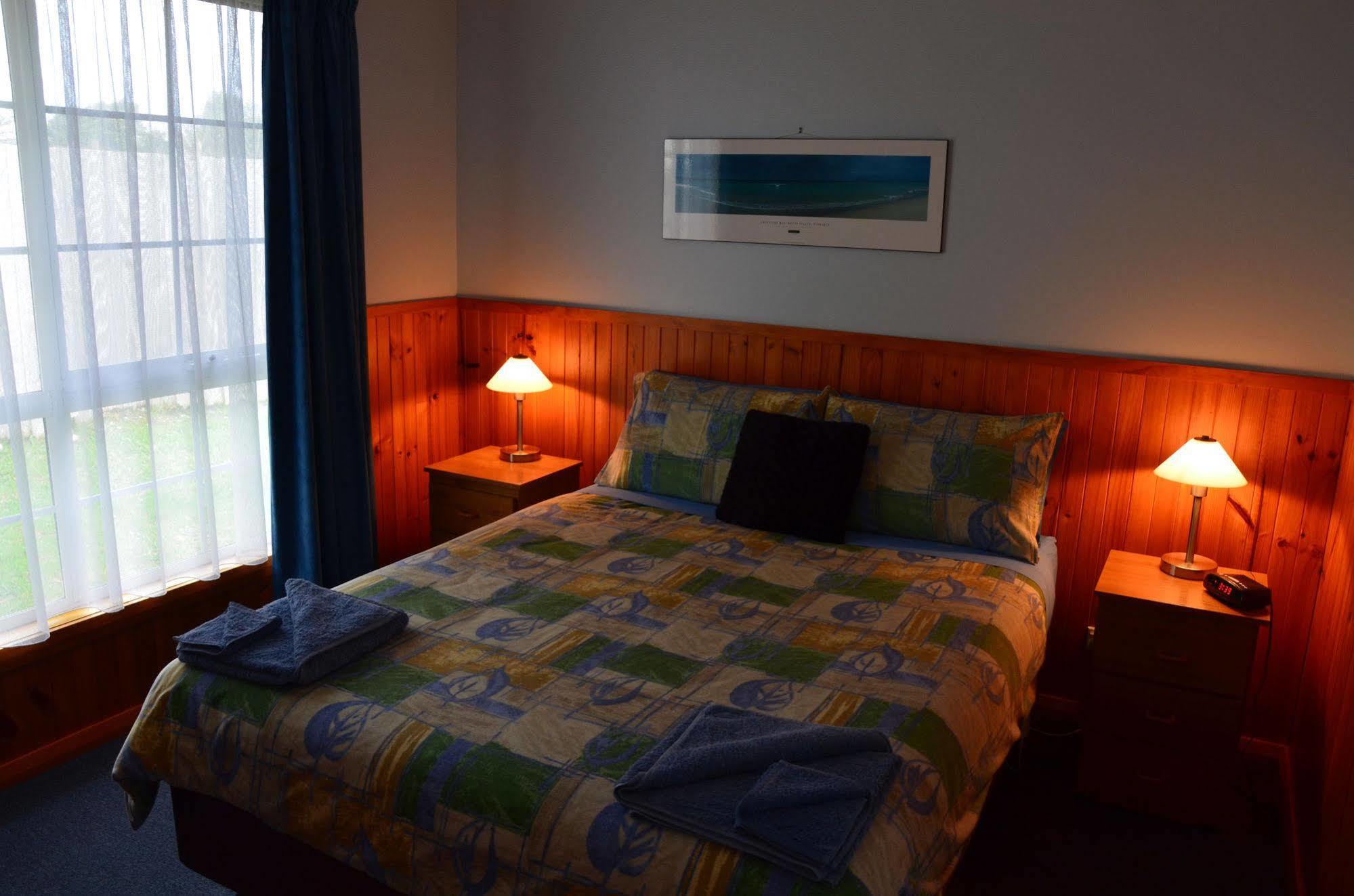 Castaway Holiday Apartments Strahan Buitenkant foto