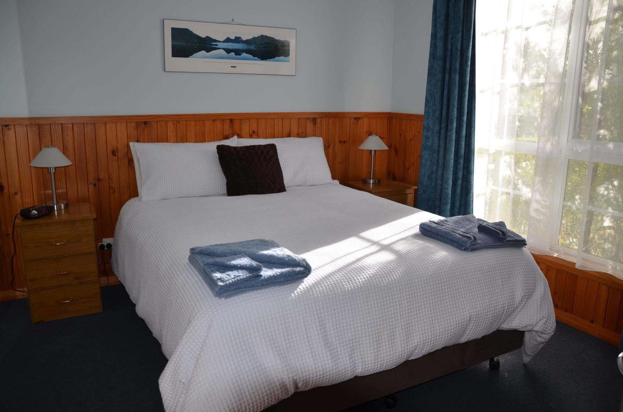 Castaway Holiday Apartments Strahan Buitenkant foto